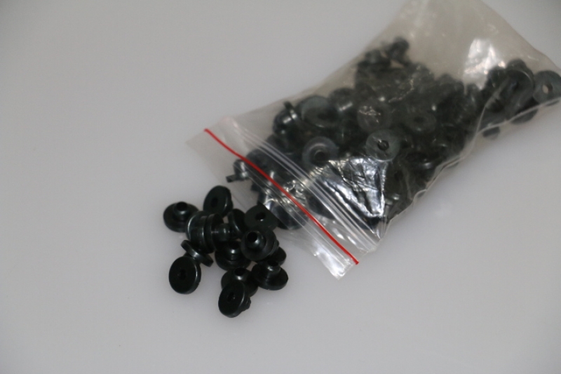 GROMMET BLACK